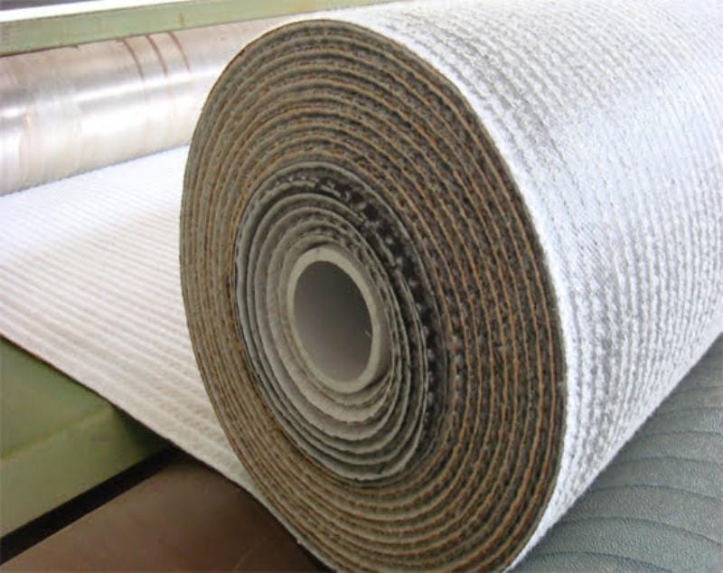 Lớp vải địa kỹ thuật bảo vệ màng HDPE cho kho chứa vật liệu, đảm bảo chống thủng